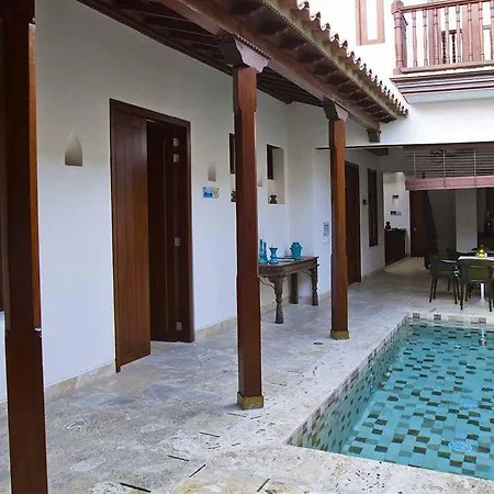 Boutique Santo Toribio 4*